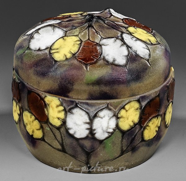 阿尔吉-鲁索的银叶装饰艺术品