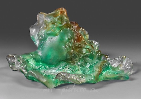 大宗艺术品鉴赏家专业翻译德文文本为简体中文：带有巴克斯头像的多姆丝围巾。