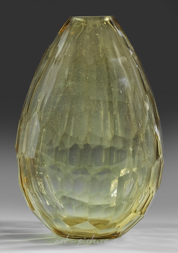 Ваза из муранского стекла цитринового цвета с резным узором в виде решетки