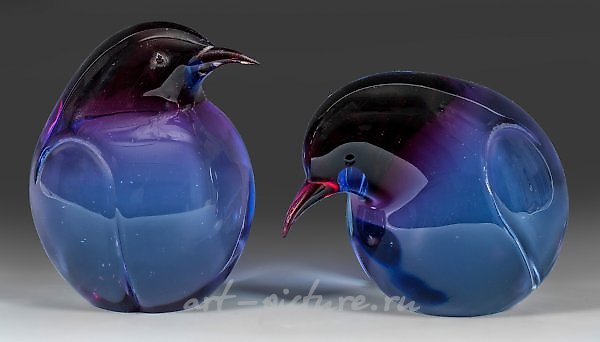 一对企鹅玻璃雕塑，由利维奥·塞古索创作。