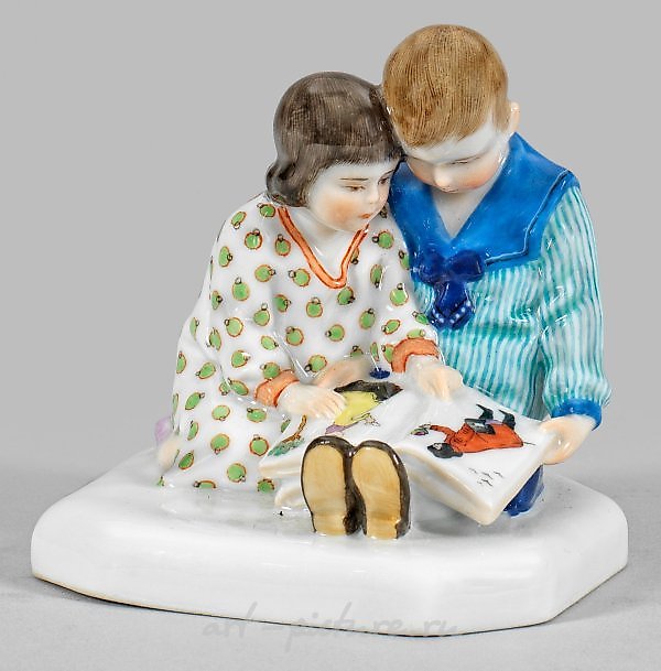 Art Nouveau - Figure Group "Children with Picture Book"