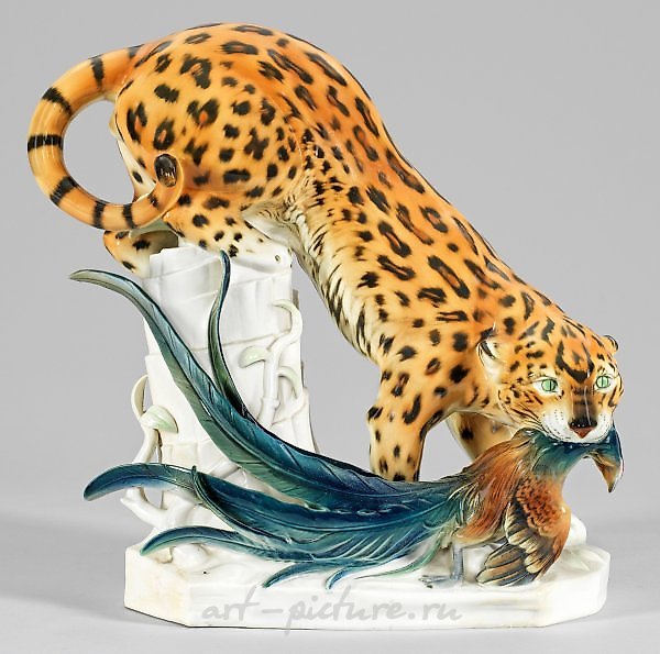 Lot 582: Figure group "Fasanenraub" (Pheasant Robbery). Original title.