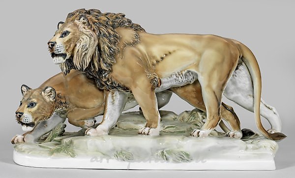Lot 589: Large Lion Group