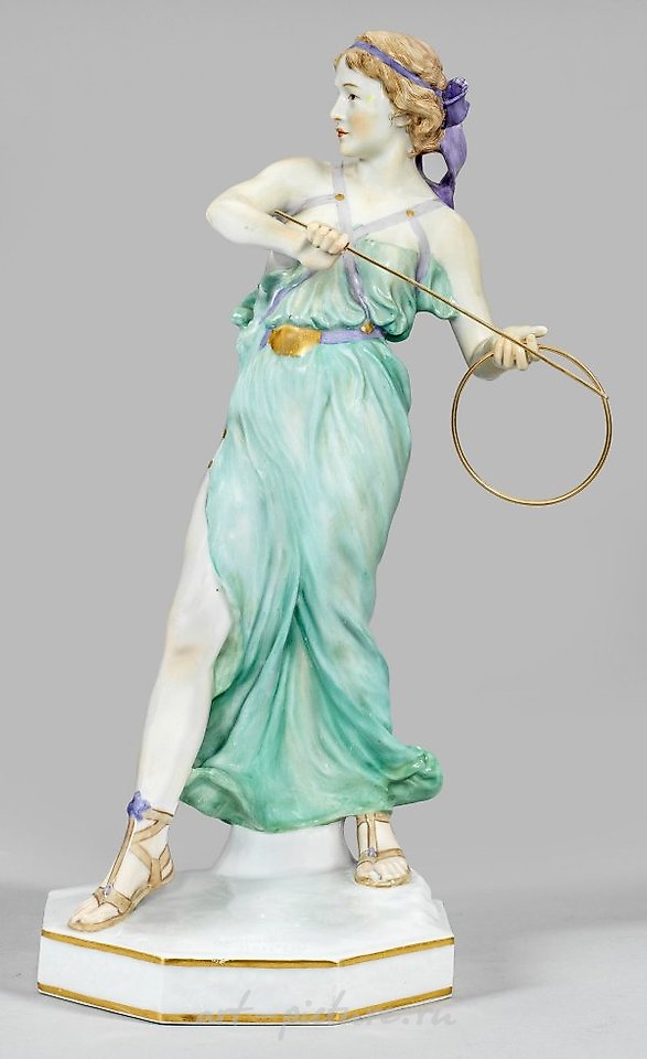 Lot 597: Art Nouveau Figure "Tire Throweress"