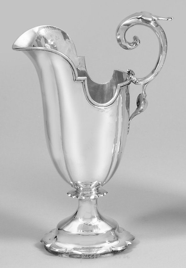 在巴洛克风格中，Helmkanne（头盔壶）是一种常见的艺术品。