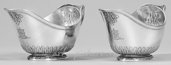 一对高品质、优雅的帝国风格的酱舀