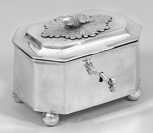 沉重的比德迈尔糖盒