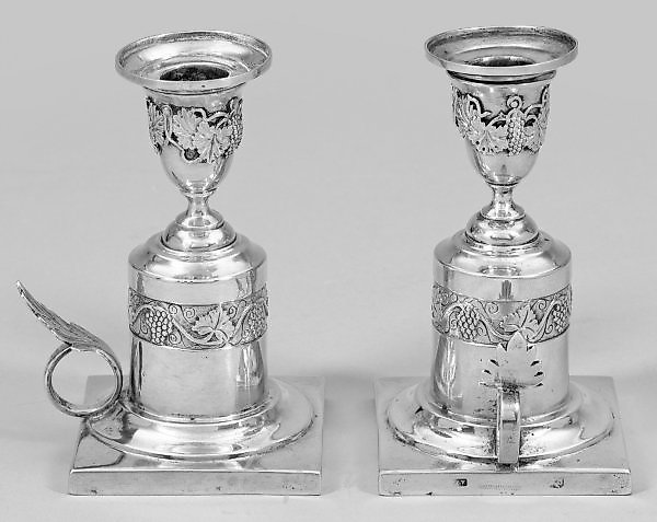 一对稀有的拜德迈尔风格手提烛台。