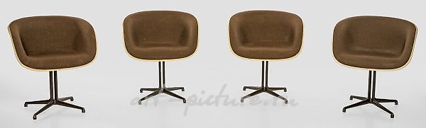 Комплект из четырех кресел Ла Фонда от Vitra