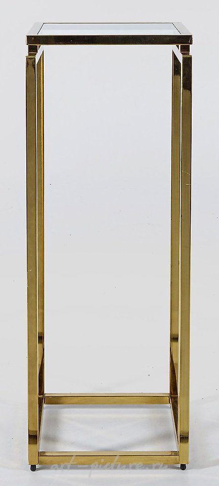 Decorative Gueridon

The term "Gueridon" refers to a small, decorative table that is often used as an accent piece in interior design. Originating from the French language, the word "gueridon" translates to "small table" or "stand." These exquisite p