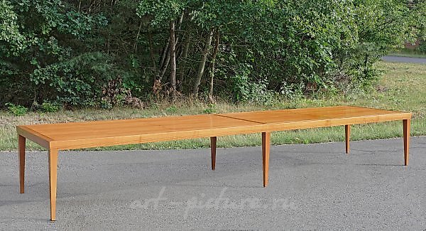 Великолепный конференц-стол, изготовленный в Германии