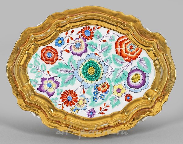 Small courtly Meissen ornamental tureen