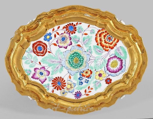 Small courtly Meissen ornamental tureen