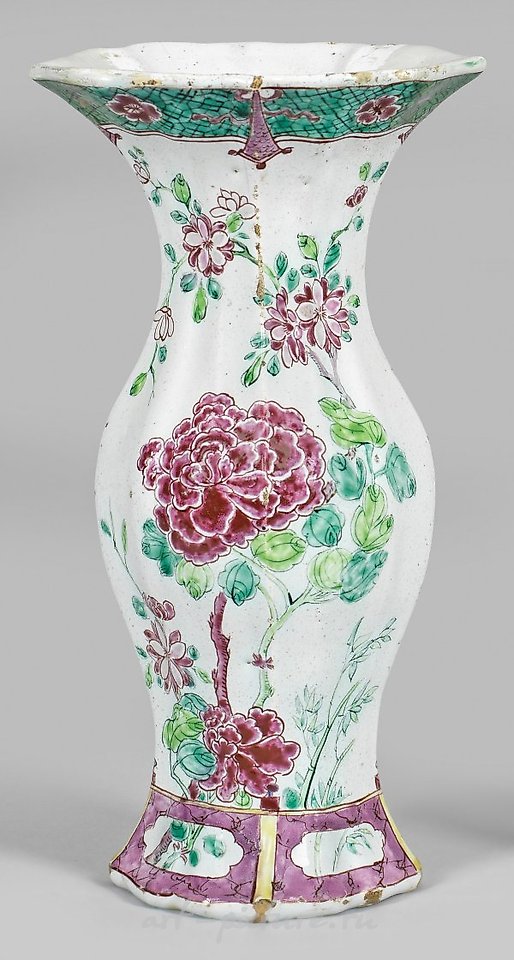Vase with peony decoration