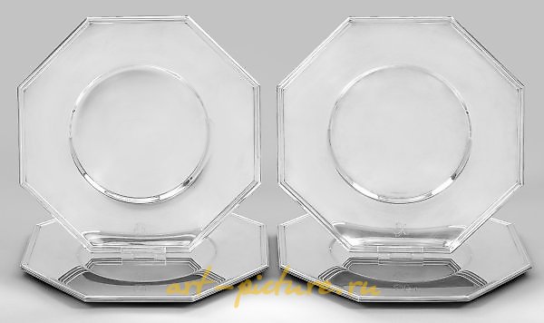 Sentence of eight elegant place settings.