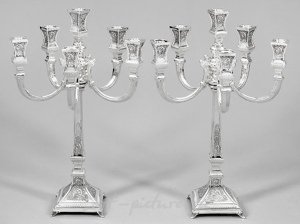 Пара утяжеленных шестилучевых канделябров из стерлингового серебра в стиле барокко