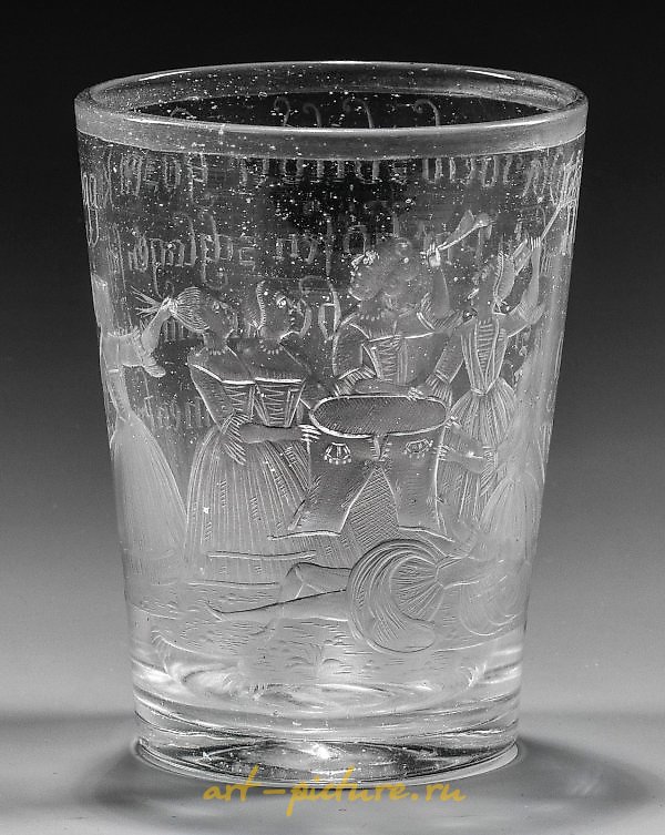 Редкий богемский барочный рюмочный бокал с сатирической сценой "Битва женщин за брюки"