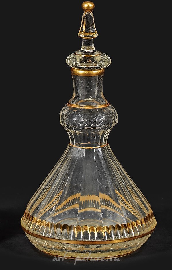 Zeichliner Karaffe mit Stopfel

The Zeichliner Karaffe mit Stopfel is a remarkable piece that exemplifies the elegance and craftsmanship of German glassware. This exquisite carafe, with its intricate detailing and refined design, is a testament to th