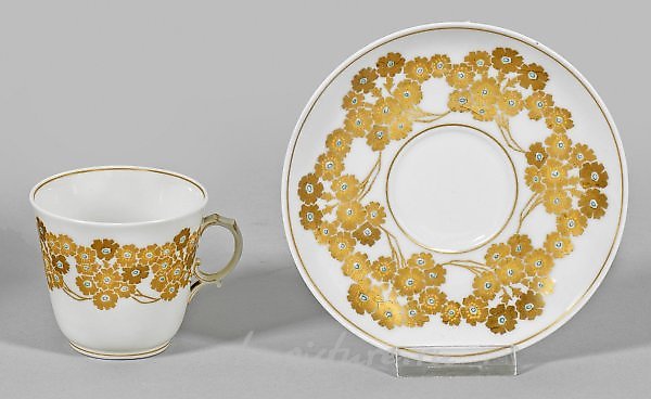 新艺术 - 带有金色花卉装饰的摩卡杯