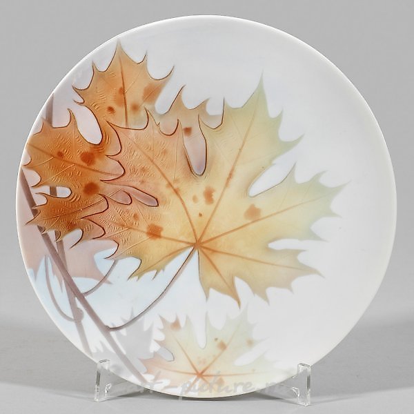 Art Nouveau plate with maple leaf decoration