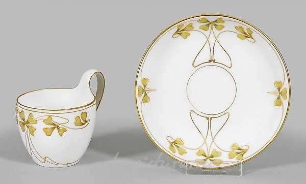 艺术新潮派 - 带三叶草装饰的摩卡杯