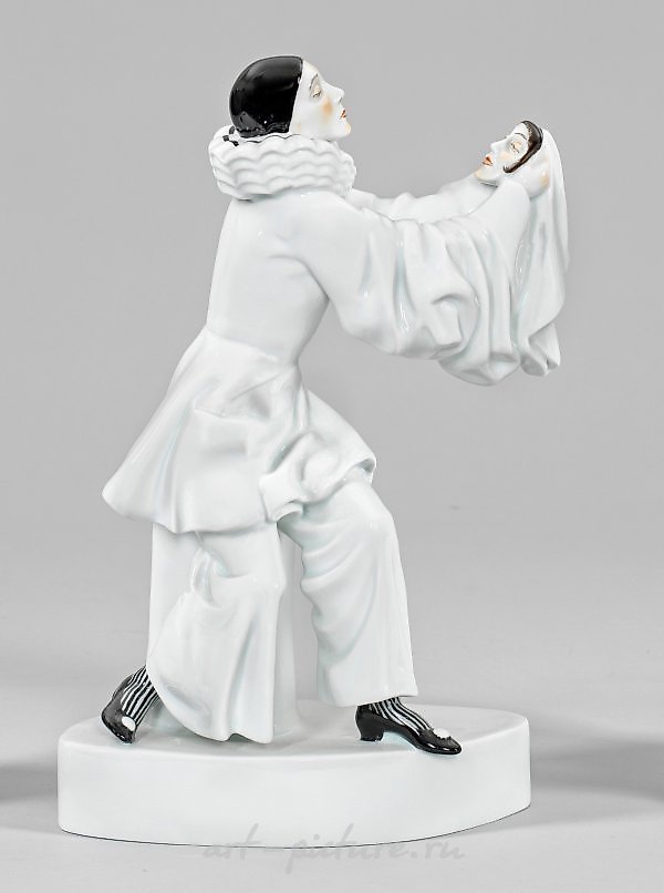 巴扎佐（或皮埃洛）戴着面具。