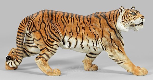 伟大的动物雕像《迈步虎》