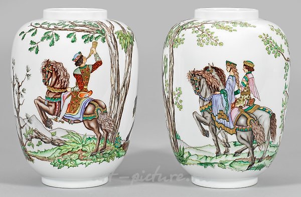 一对维也纳装饰艺术风格的花瓶《猎鹰狩猎》