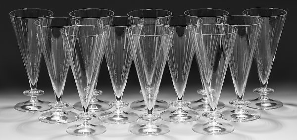 Mid Century - Trinkglasservice "Discus" / "Saturn"

The Mid Century - Trinkglasservice "Discus" / "Saturn" is a remarkable example of glassware from the mid-20th century. This exquisite set of glassware is characterized by its sleek and modern design