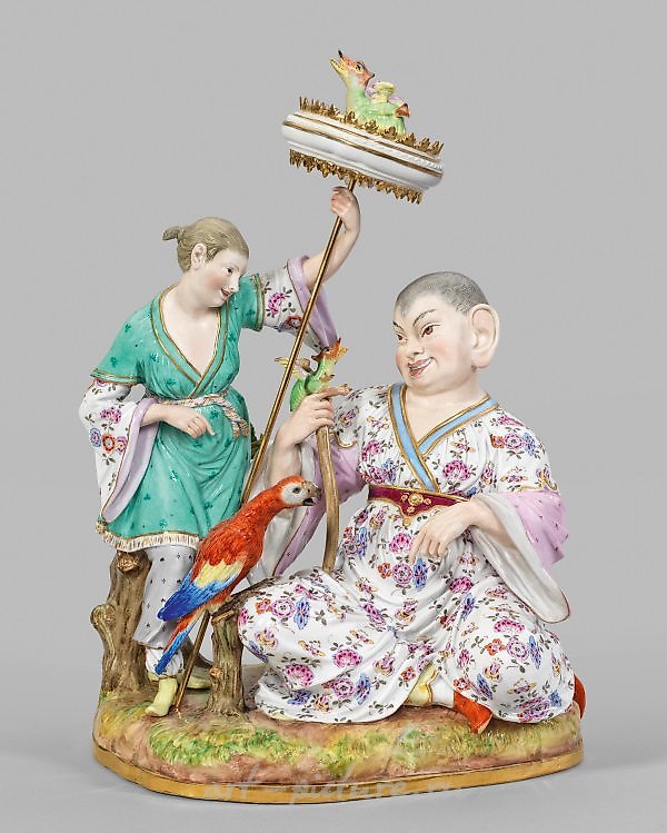 Великолепная редкая группа Мейссенской фарфоровой "Пагода" с китайской парой и попугаем.