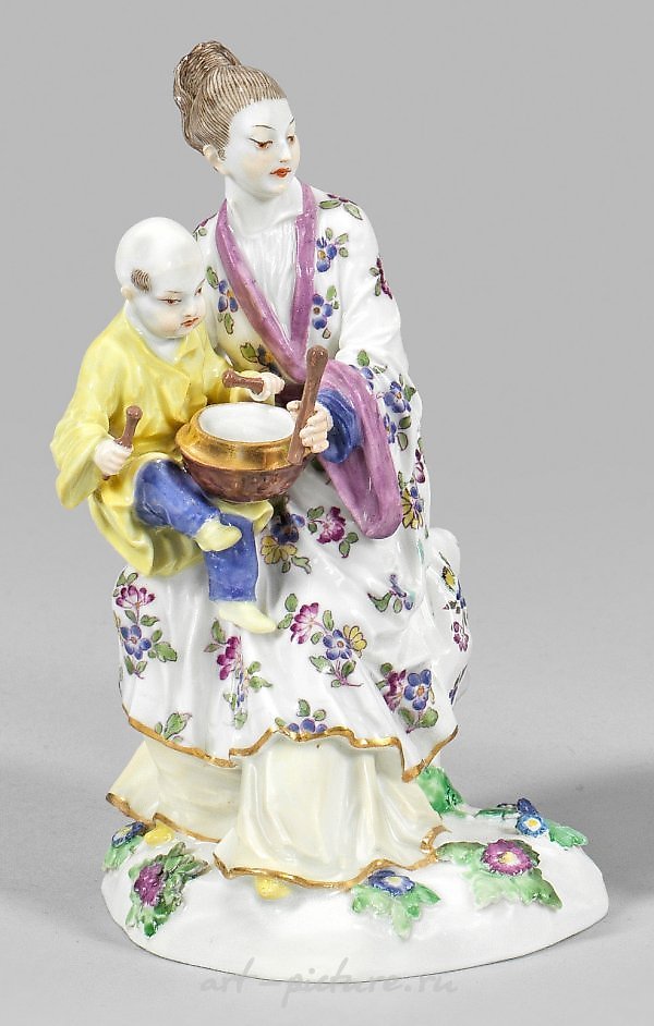 Японская женщина с ребенком: фарфоровая группа Мейсена, 1935-1945 гг.