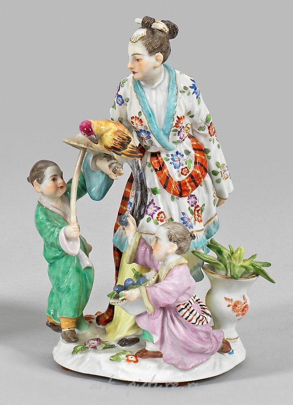 Японская женщина с детьми и попугаем: фарфоровая группа Мейссена, середина 20 века