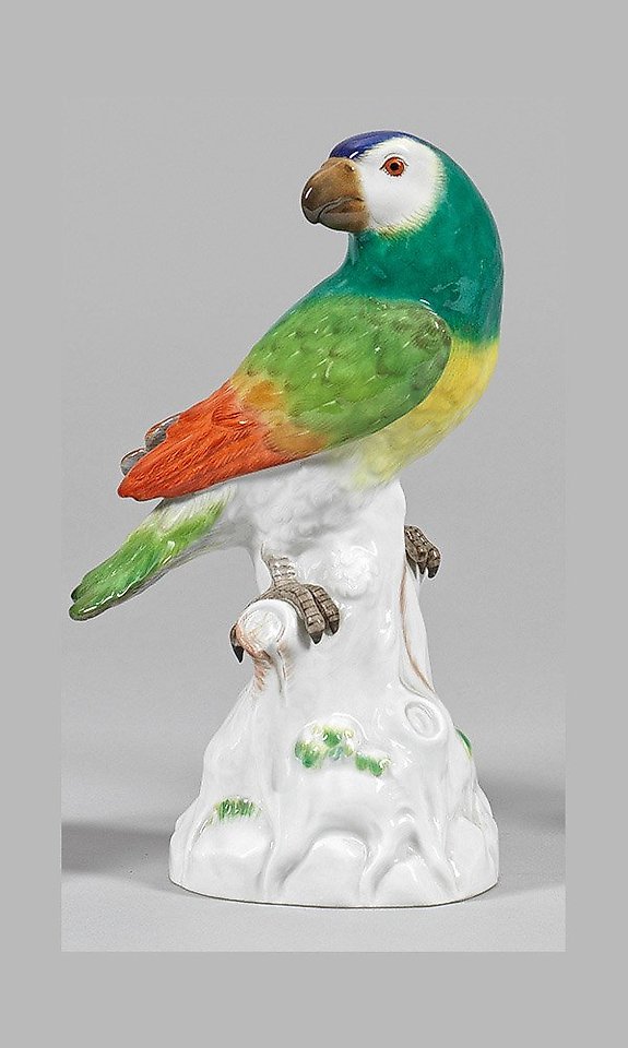 Фарфоровая фигурка попугая на стволе из Мейссена