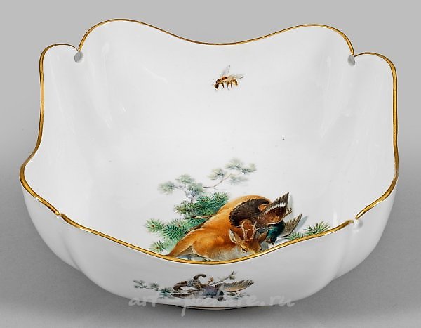 Чаша с охотничьими мотивами: олень, тетерев и насекомые