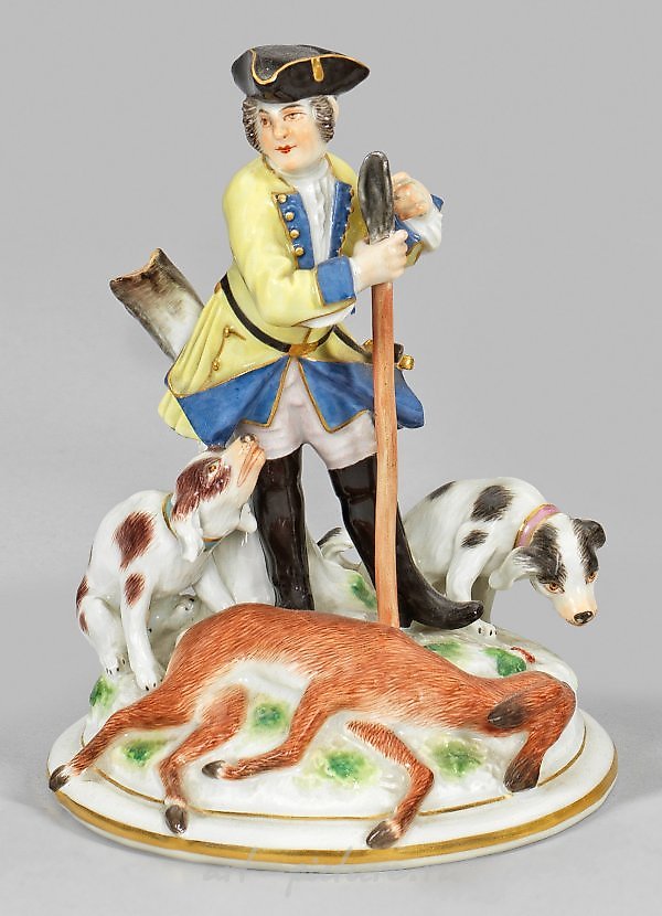 Охотник с собаками и убитый олень: фарфоровая фигура из Мейсена
