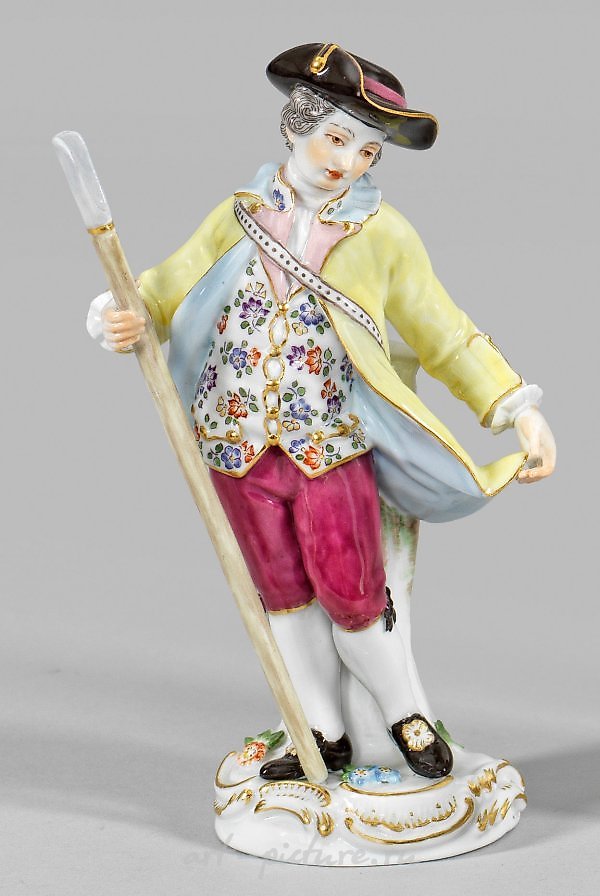 Gärtnerkind mit Schäferstab 在英语中翻译为“带牧羊人鞭的园丁孩子”。