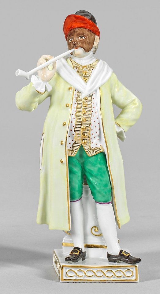 Фарфоровая фигурка "Кортезан" из итальянской комедии