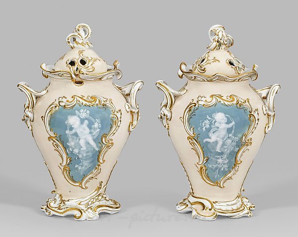 Роскошная ваза Meissen Potpourri с пате-сюр-пате декором.