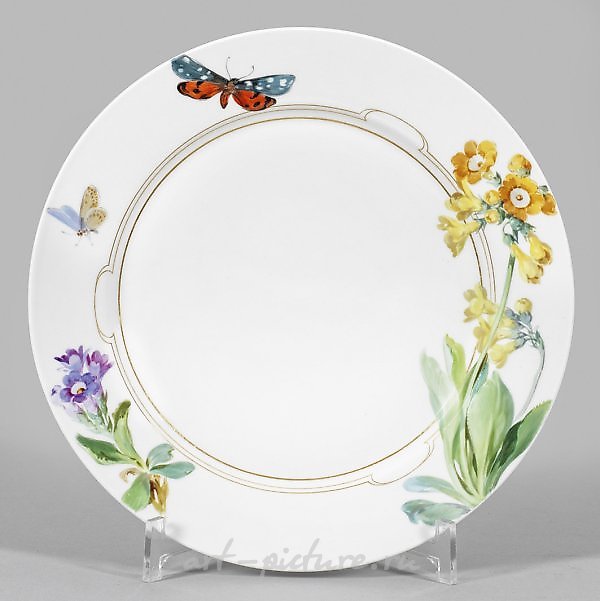 Декоративная фарфоровая тарелка с живописью цветка