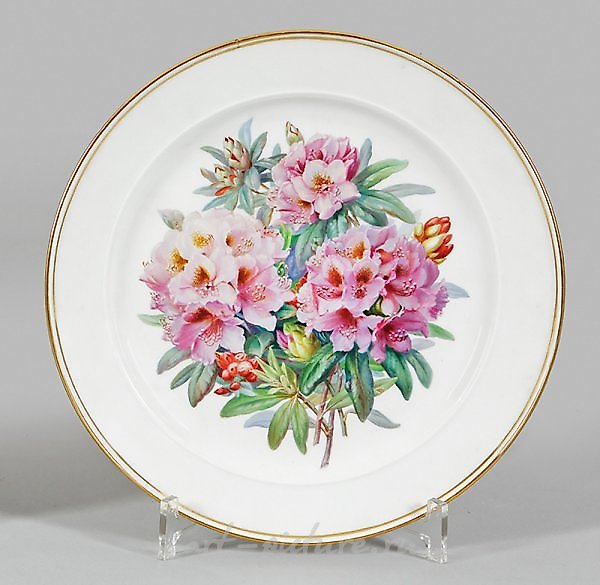 用花卉画作装饰的装饰盘