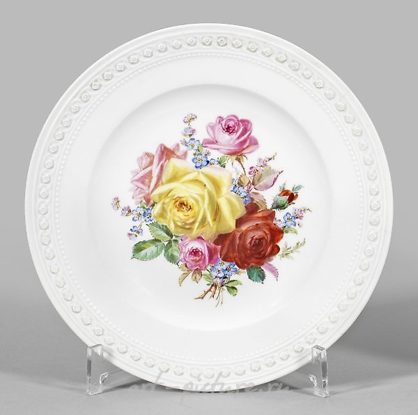 德国美森饰有玫瑰花装饰的盘子。
