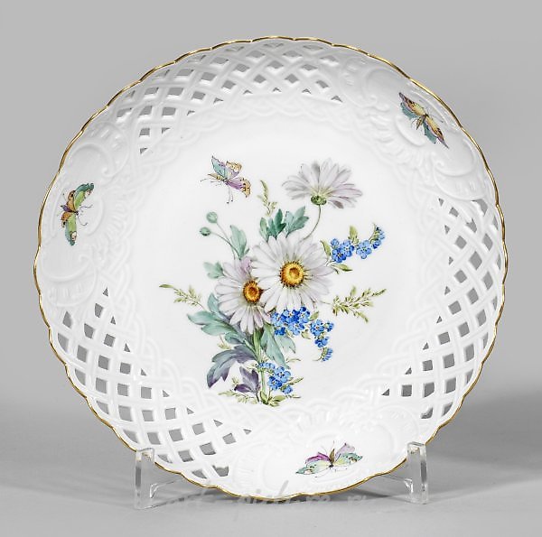 Фарфоровая пирожная миска с флористическим украшением от Мейсена