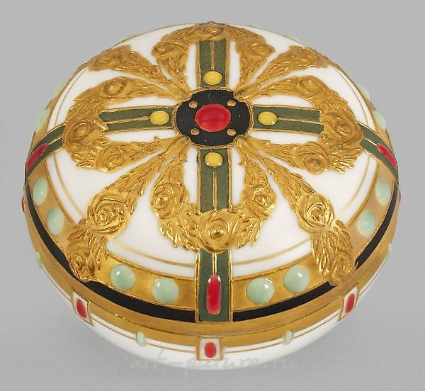 小巴洛克装饰盒，采用琺瑯装饰。