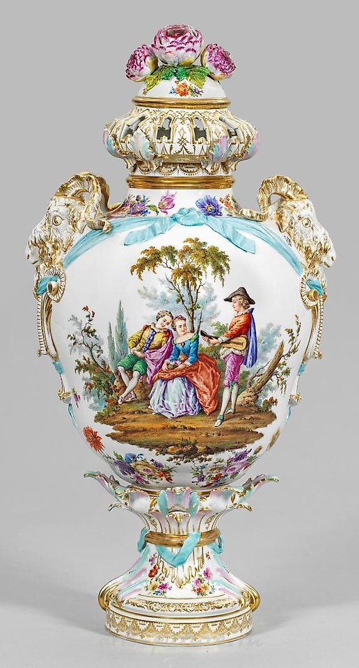 Great Potpourri Lid Vase with Gallant Watteau Scenes