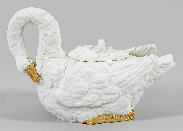 Коробка-лебедь из бисквитного фарфора середины XIX века
