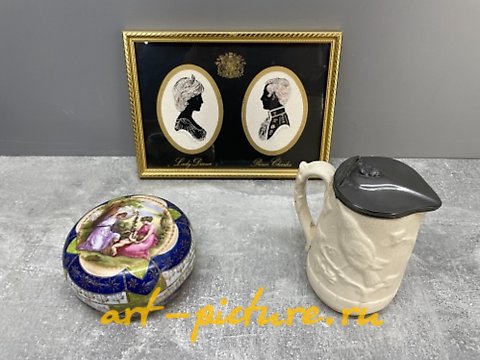 维也纳皇家瓷器, 一个杂物盒，里面装满了像锡杯一样的物品，比如ARTHURW...