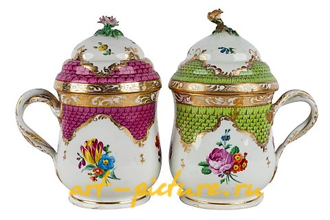 Royal Vienna Porcelain, PAIR OF VIENNA PORCELAIN COVERED URNS