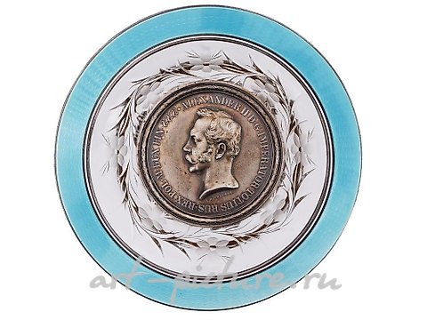 Русское серебро, Русская серебряная чаша с флористическими узорами на корпусе из хрустального стекла