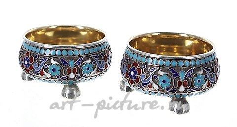 俄罗斯银, 一对开放式的俄罗斯银盐瓶