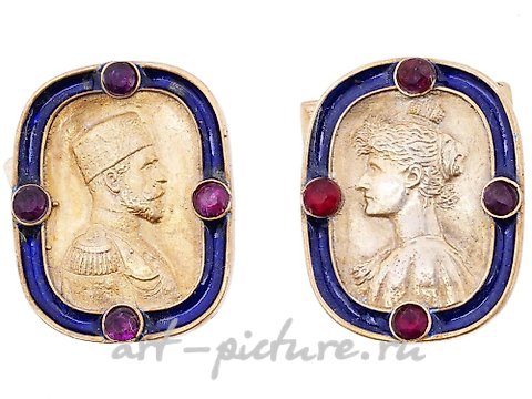 俄罗斯银, 镀金的银质袖扣，上面刻有尼古拉二世和亚历山德拉的图像。